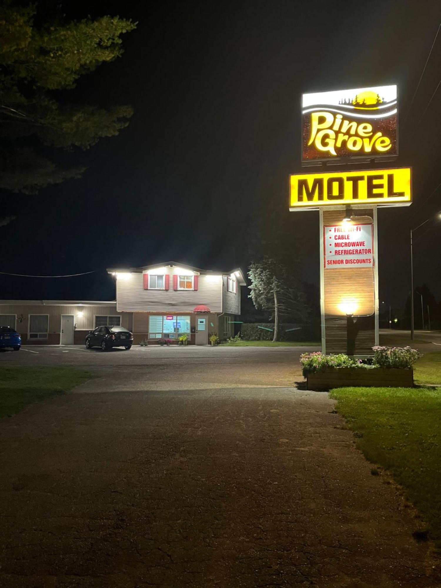 Pine Grove Motel 수세인트마리 외부 사진